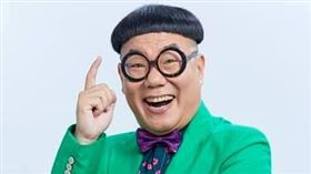 蜆仔日前在直播上稱跨性別者「變性人不男不女」，引起眾怒。（圖／翻攝自蜆仔臉書）
