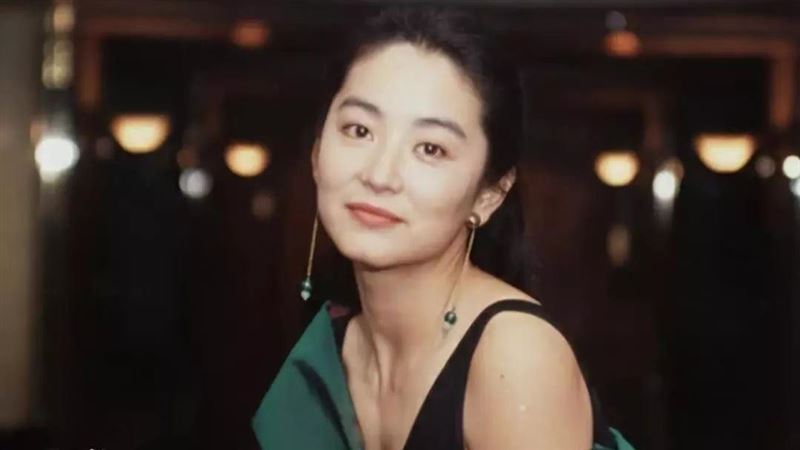 林青霞最美的一張照　清純短髮加泳裝