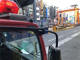 萬大捷運工程一名工人被壓傷 翻攝畫面