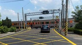 網狀線,火車,平交道,鐵路,停車（圖／翻攝自爆廢公社公開版）