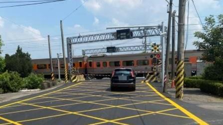 平交道停這超地雷　在柵欄前也要罰錢