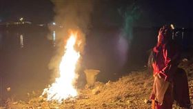 送肉粽押到海邊…「綠色魂影」現蹤　鍾馗師：消冤解怨了（圖／龍臥雲提供）