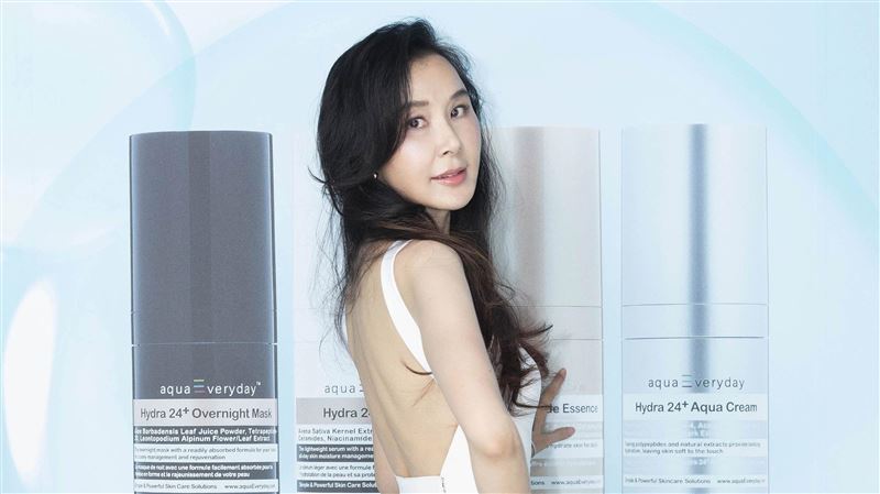 第一美女裸出美背　蕭薔親揭凍齡秘方