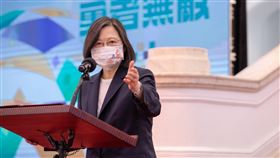 總統蔡英文、副總統賴清德、行政院長蘇貞昌、帕運、台灣隊、盧碧春（圖／總統府提供）