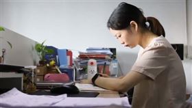 90後失聰女孩三戰司法考試（圖／翻攝自梨視頻）