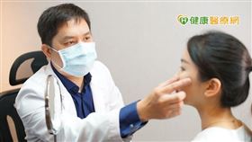 許多人想趁著疫情期間首次體驗醫美保養，但卻不知道該從何下手，吳南緯醫師則建議，不妨可從非侵入性療程開始。