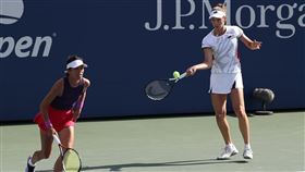 ▲謝淑薇、梅丹斯（Elise Mertens）闖進芝加哥秋季經典賽女雙8強。（圖／翻攝自梅丹斯推特）