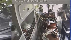 新竹縣,救護,攻擊,踹（圖／翻攝畫面）