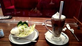 D能卡／被不認識阿桑說吃的太高熱量。（圖／翻攝自Dcard）