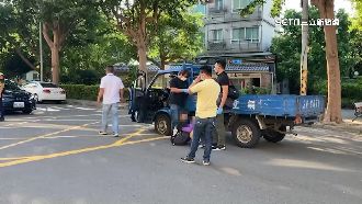 嫌拒攔查又衝撞　警5槍打破輪胎逮人