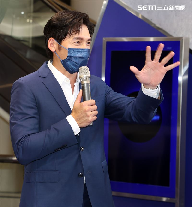 溫昇豪出席La Prairie萊珀妮傳奇藝術展。（記者邱榮吉/攝影）