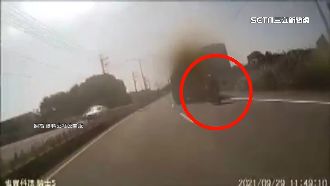 未打燈切車道遭叭　男叫囂持甩棍恐嚇