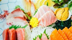 日本料理,鮭魚,生魚片,小菊花, 秋月,金錦（圖／翻攝自freepik）