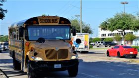 美國,小學,美國小學,美國國小,上學巴士,校車 圖／Pixabay