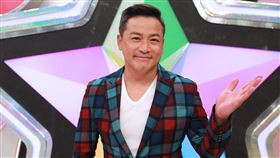 江宏恩還原本土劇經典橋段。（圖／民視《明星許願池》提供）