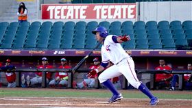 U23世界盃棒球賽  李亦崴單場2安2打點手感佳U23世界盃棒球賽台灣複賽1日與巴拿馬交手，李亦崴（前）單場3打數敲出2支安打、貢獻2分打點，打擊手感佳，率隊以5比3拿勝。（中華民國棒球協會提供）中央社記者謝靜雯傳真  110年10月1日