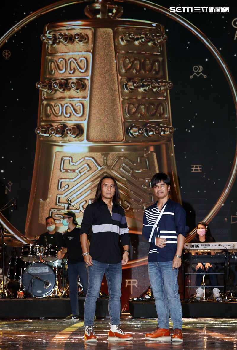 動力火車第56屆電視金鐘獎彩排挑戰國、台、客語歌曲。（記者邱榮吉/攝影）