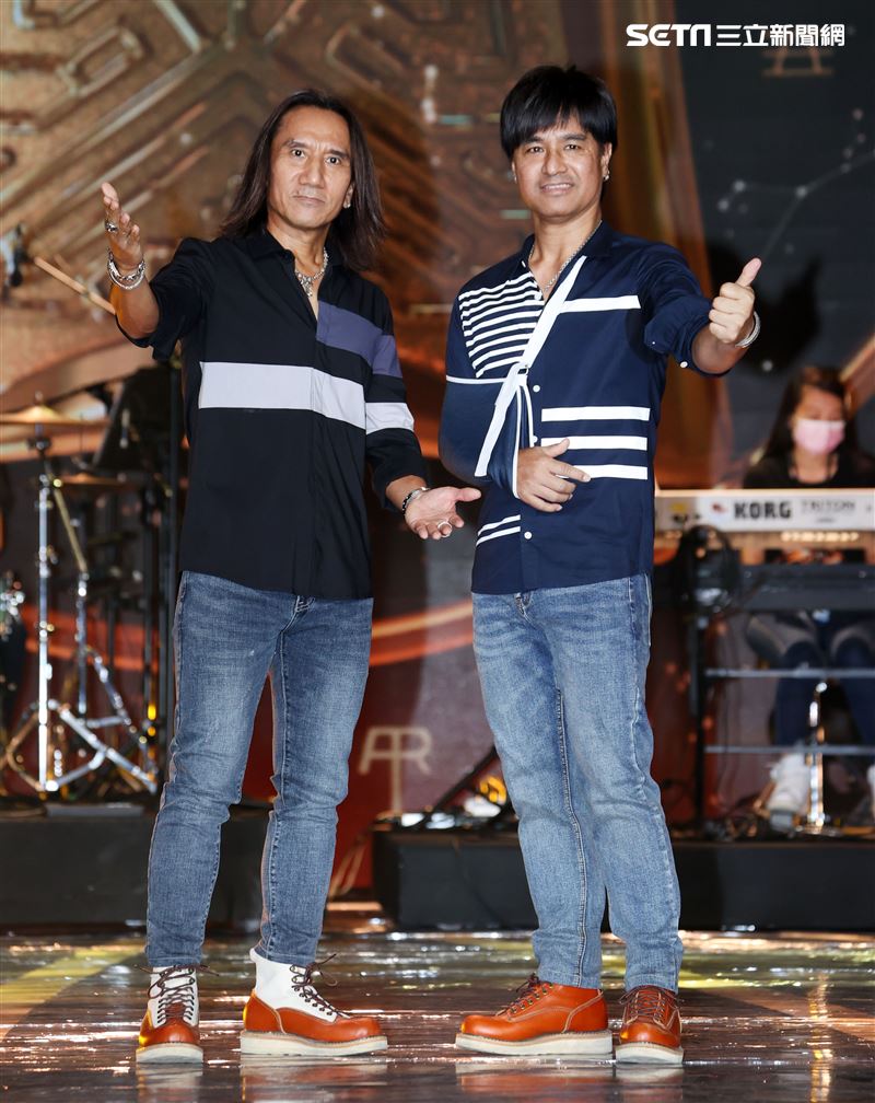 動力火車第56屆電視金鐘獎彩排挑戰國、台、客語歌曲。（記者邱榮吉/攝影）