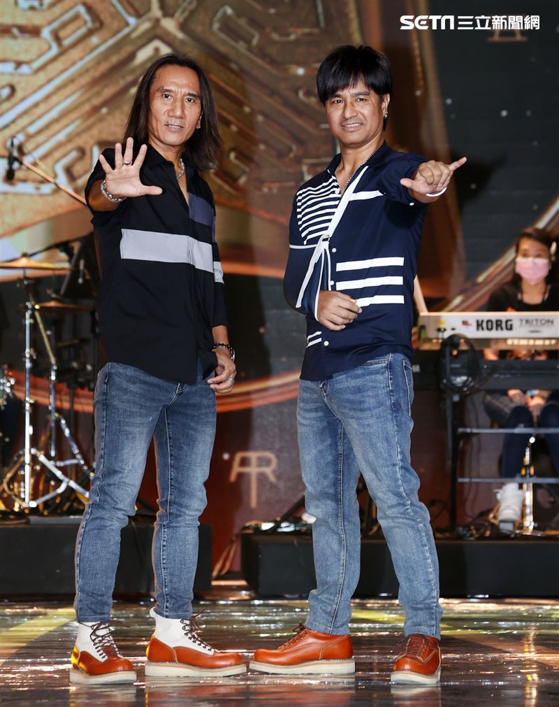 動力火車第56屆電視金鐘獎彩排挑戰國、台、客語歌曲。（記者邱榮吉/攝影）