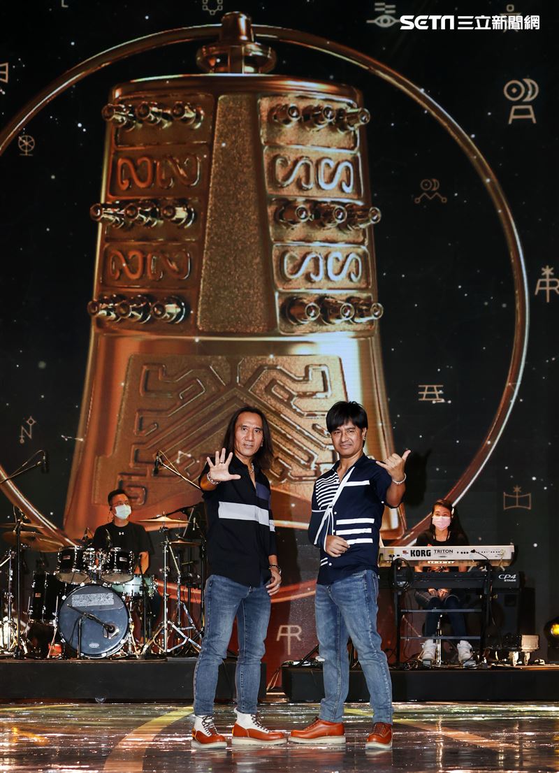 動力火車第56屆電視金鐘獎彩排挑戰國、台、客語歌曲。（記者邱榮吉/攝影）