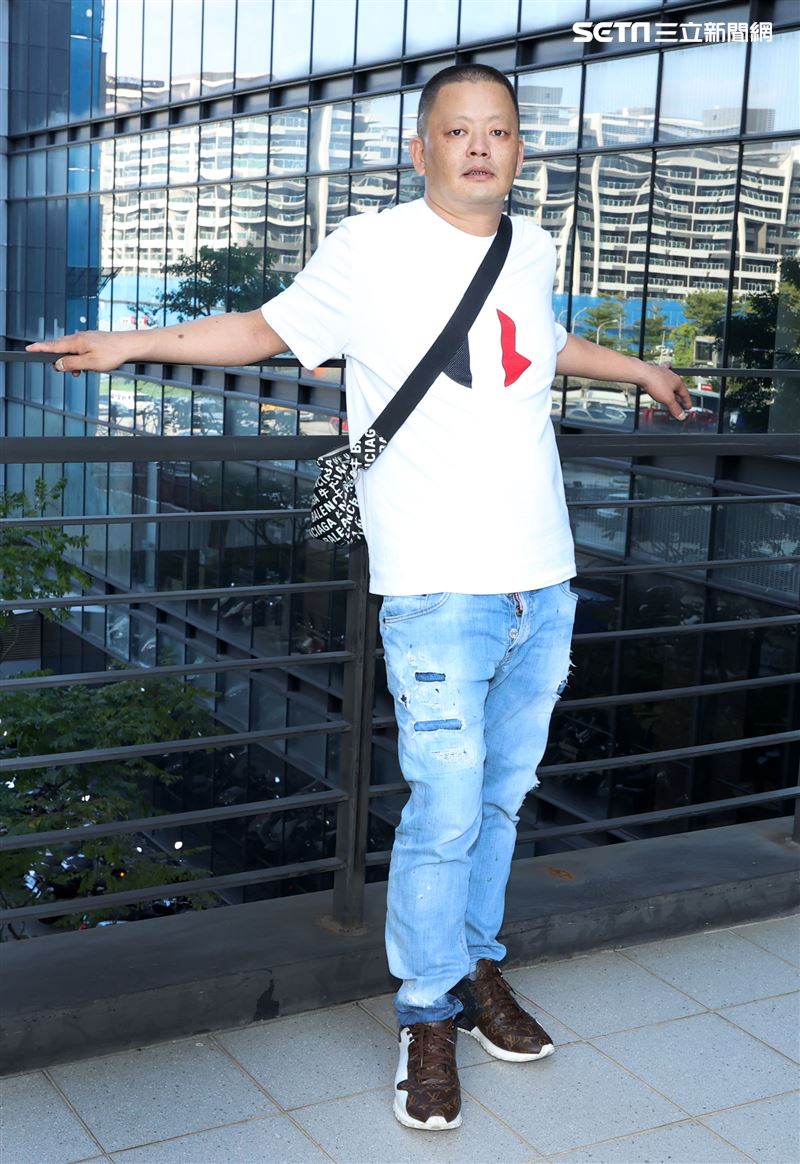 網紅肥大叔三立新聞網專訪。（記者邱榮吉/攝影）