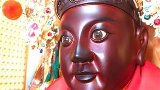 全台唯一！戴隱形眼鏡的神明是祂？