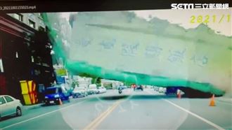 飯店3秒瞬塌　黑車近距離直擊畫面曝