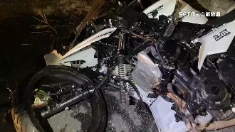 重機過彎不慎衝對向　對撞休旅車1傷