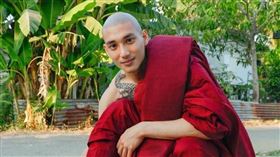 緬甸25歲男模兼演員Paing Takhon被封為「天菜和尚」/今年4月因為公開反對軍政府政變而遭到逮捕。IG