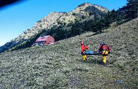 轆轆谷山屋山友受傷  空勤黑鷹馳援助