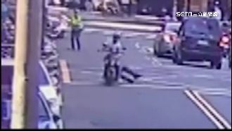 通緝犯假移車真衝撞　警遭拖行後壓制