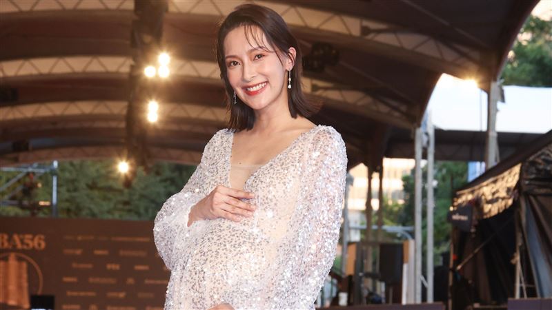 9月胎登紅毯　天驕女神深V辣露美胸