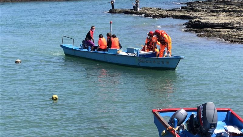 新／汽艇海中央沒氣　3遊客慘困礁石