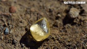 美國加州一對夫婦撿到4.38克拉的黃色鑽石 取自鑽石坑公園
