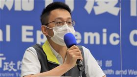 ▲1001 cdc 記者會 陳時中 羅一鈞（圖／中央疫情指揮中心提供）