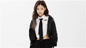 白鹿加持引話題　這品牌加碼再糾她們一起穿黑賣時尚（圖／品牌提供）