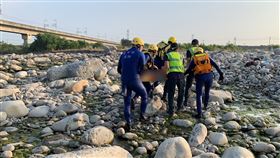 台中外埔，大安溪南岸堤防高鐵橋下戲水，16歲少年不慎溺水 圖/台中市消防局提供