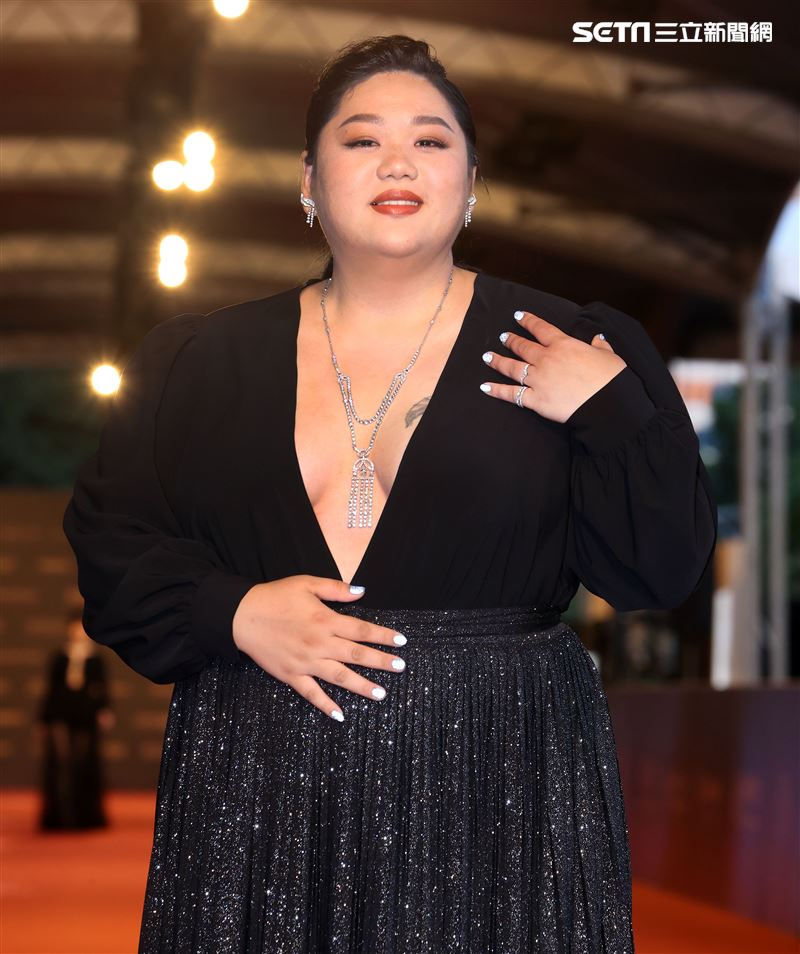 蔡嘉茵火辣禮服秀出好身材步上紅毯。（記者邱榮吉/攝影）