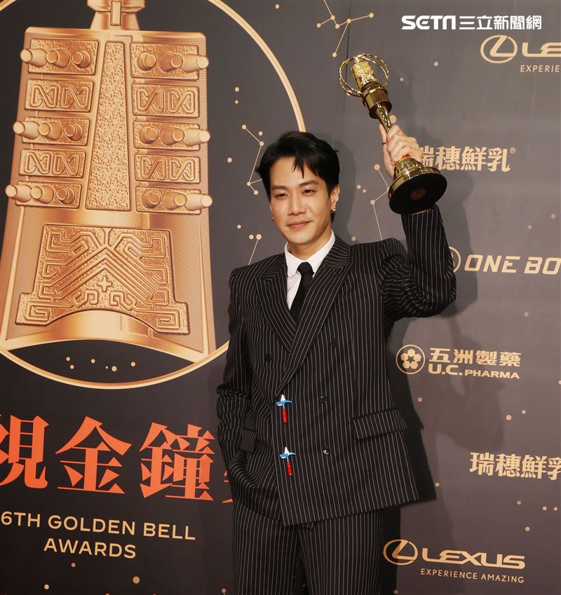 以「做工的人」一舉拿下迷你劇集男配角的薛仕凌，同時又靠著「生生世世」拿到男主角獎項，一個晚上直接成功抱回2大獎。（記者邱榮吉/攝影）