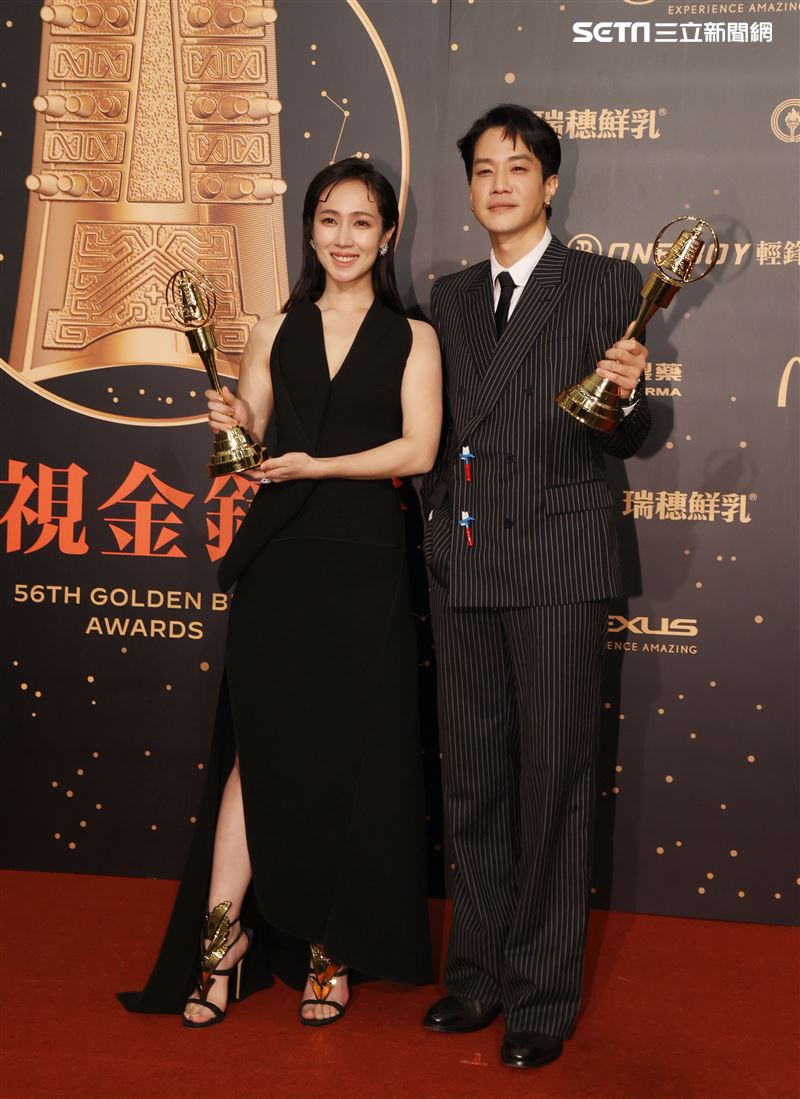 薛仕凌以「做工的人」最佳迷你劇集男配角獎、小薰（黃瀞怡）以「大債時代」榮獲迷你劇集(電視電影)女配角獎。（記者邱榮吉/攝影）