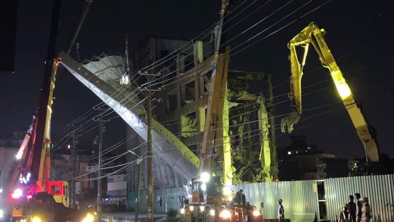 中壢大樓恐怖搖晃　鷹架倒塌斜45度