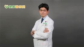 吳文毅醫師說明，部分患者接受荷爾蒙合併替代複方療法後，可能會出現陰道出血等副作用，不過通常在服用藥物超過三個月後，症狀就會大幅減緩。