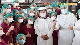 臺北榮總團隊針對群聚感染事件進行大量採檢，屢次任務皆刷新台灣快速採檢之規模及效率。