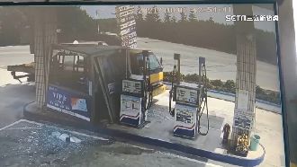 這一根沒收好　秒毀澎湖加油站收費亭