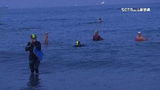 上山下海免戴罩首日　晨泳族早起卡位