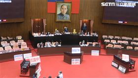 立法院副院長蔡其昌宣布朝野協商結論。（圖／記者盧素梅攝影)