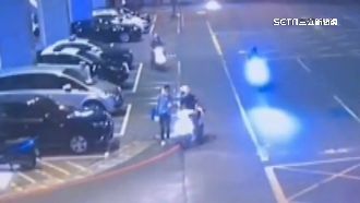 警局前對警車噴火！男意圖縱火秒被逮