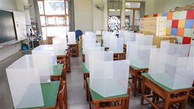 開學在即  各校備有隔板供學生用餐使用9月1日開學，因應COVID-19防疫，高中以下學校在開學後，必須備有隔板，提供學生用餐時使用。（台中市政府提供）中央社記者趙麗妍傳真  110年8月23日