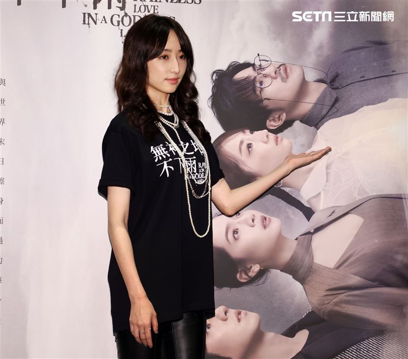 柯佳嬿出席「無神之地不下雨」特映會。（記者邱榮吉/攝影）