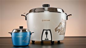 大同_金馬58聯名電鍋(白)、迷你紀念電鍋置物盒(藍)。（圖／金馬執委會提供）